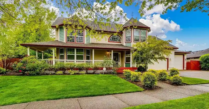 Historic craftsman exterior painting and dry rot repair in Eugene Oregon by Randall J Banks Painting Historic craftsman exterior painting and dry rot repair in Eugene Oregon by Randall J Banks Painting